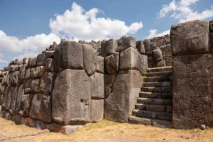 Los arqueólogos han descubierto un templo ceremonial de entre 4.000 y 5.000 años de antigüedad en una duna de arena en Perú